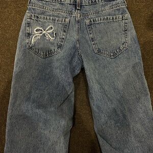 Hollister Women 000r (w23) size Jean with bow detail